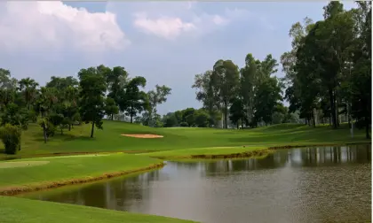 Dịch vụ đặt sân golf đồng mô