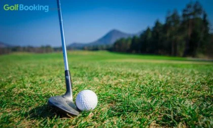 Xem ngay kỹ thuật đánh golf trên địa hình sườn dốc chi tiết nhất cho người mới chơi